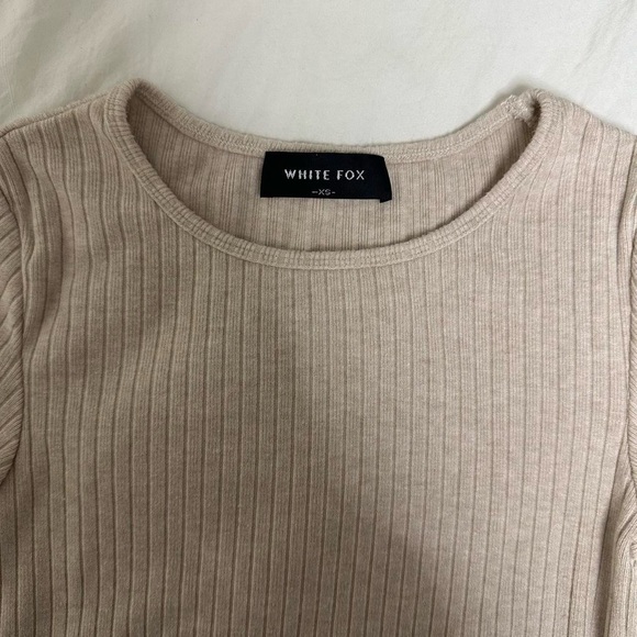 White Fox Boutique Beige Ribbed Short Sleeve Tee - Picture 2 of 3